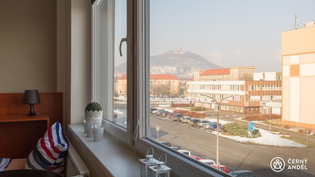 Cerny Andel Hotel Мост Екстериор снимка