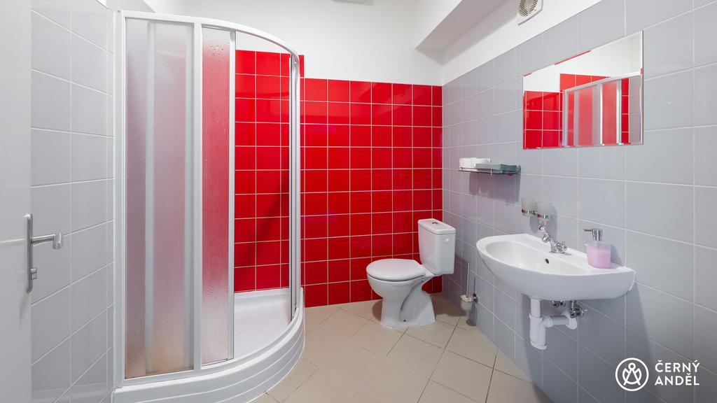 Cerny Andel Hotel Мост Екстериор снимка