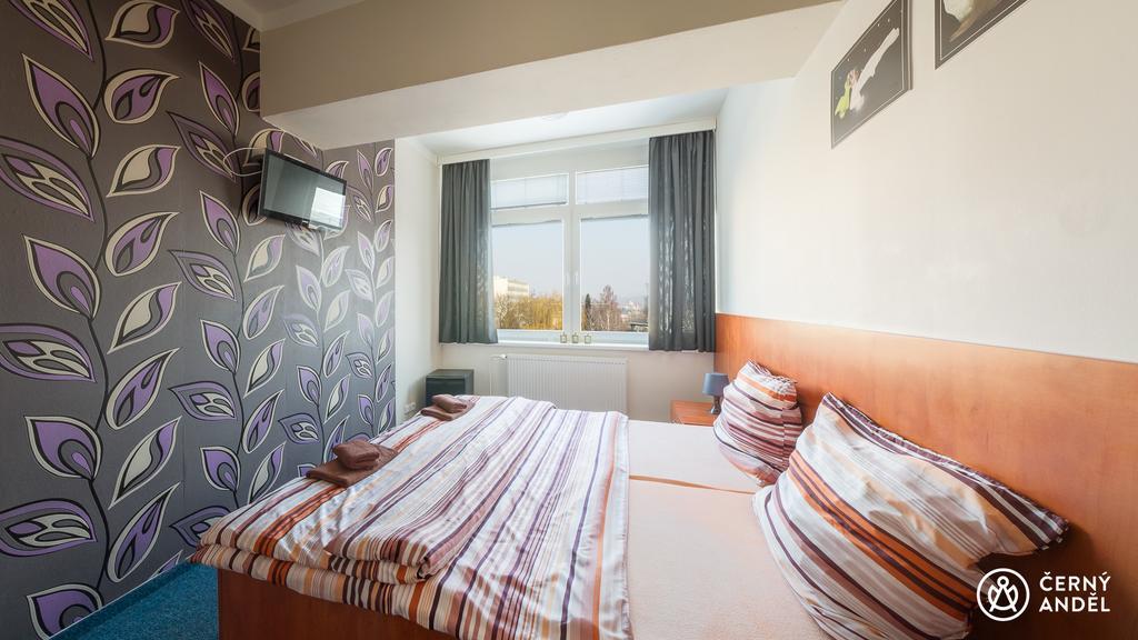 Cerny Andel Hotel Мост Екстериор снимка