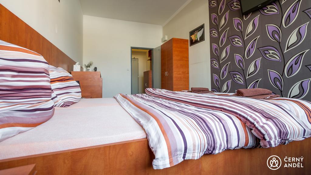Cerny Andel Hotel Мост Екстериор снимка