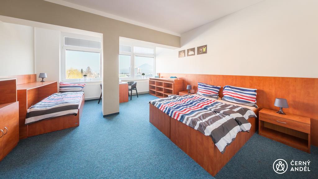 Cerny Andel Hotel Мост Екстериор снимка