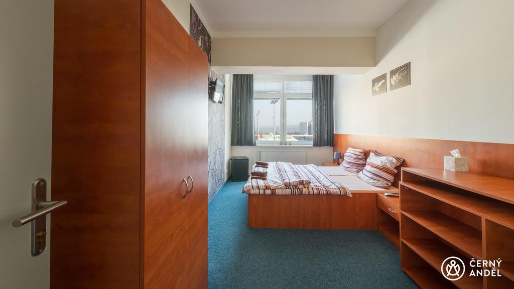 Cerny Andel Hotel Мост Екстериор снимка